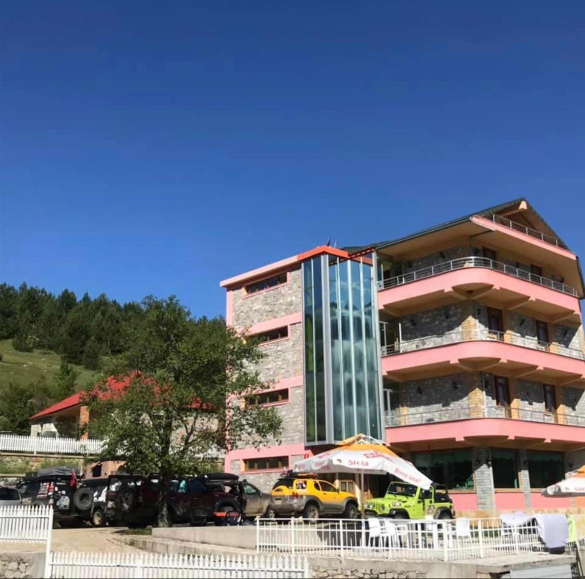 Lura Hotel Fushe-Lure Exteriér fotografie