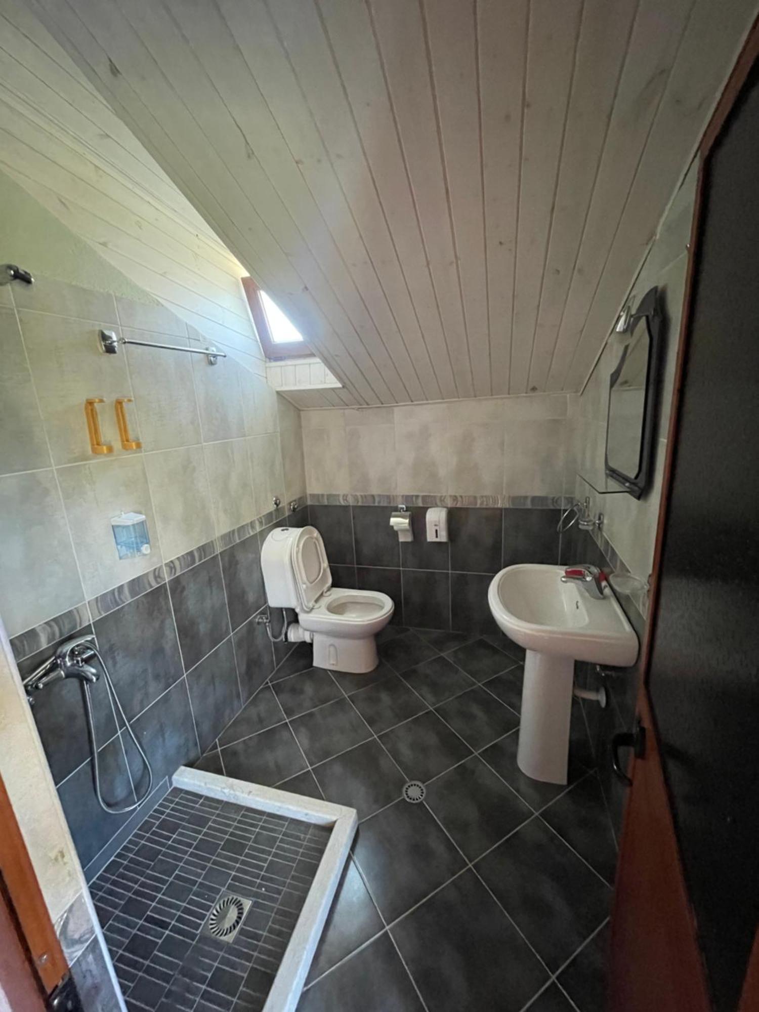 Lura Hotel Fushe-Lure Exteriér fotografie