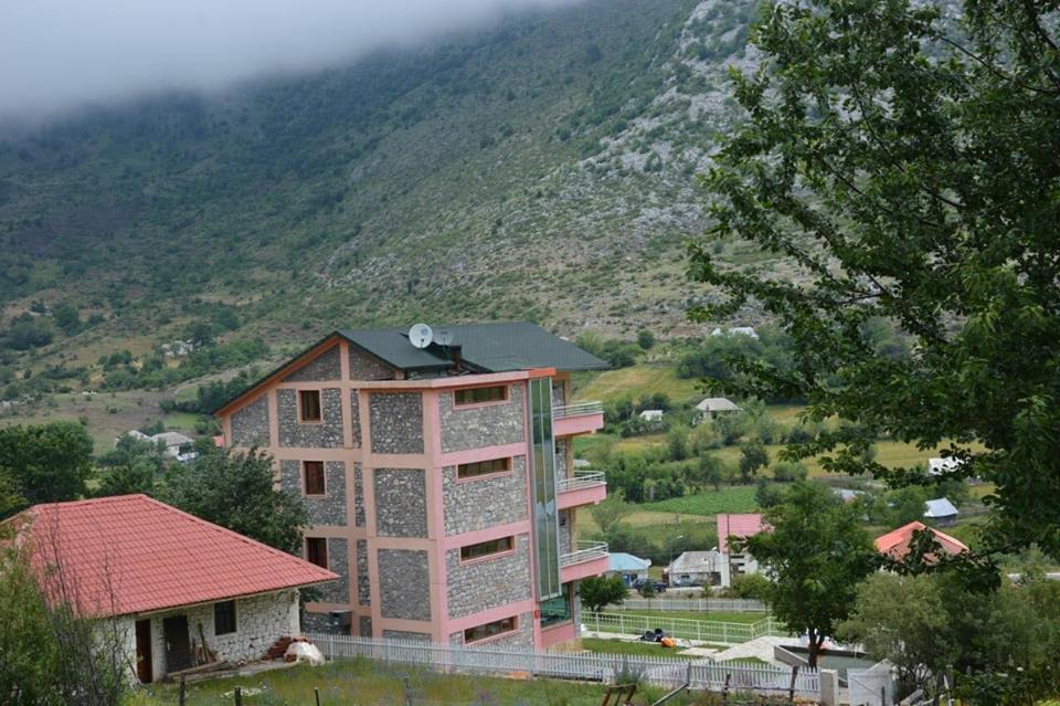 Lura Hotel Fushe-Lure Exteriér fotografie